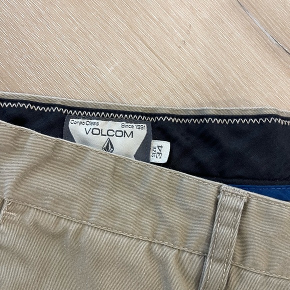 Volcom men shorts - Picture 2 of 5